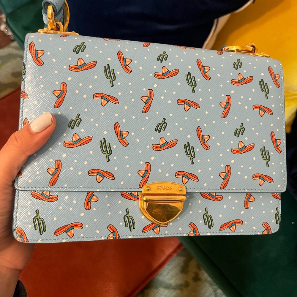Authentic Prada Saffiano Lux sombrero and cactus flap crossbody , rare!